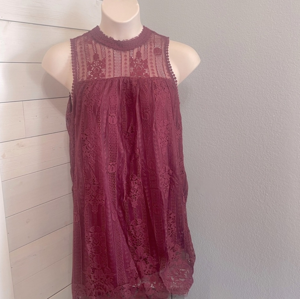 Above the knee sleeveless lace dress